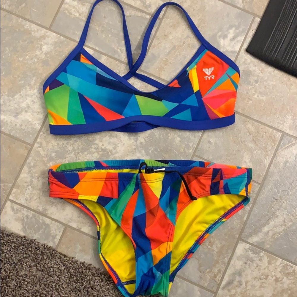 TYR Women’s Swimming Swim Suit - Size M